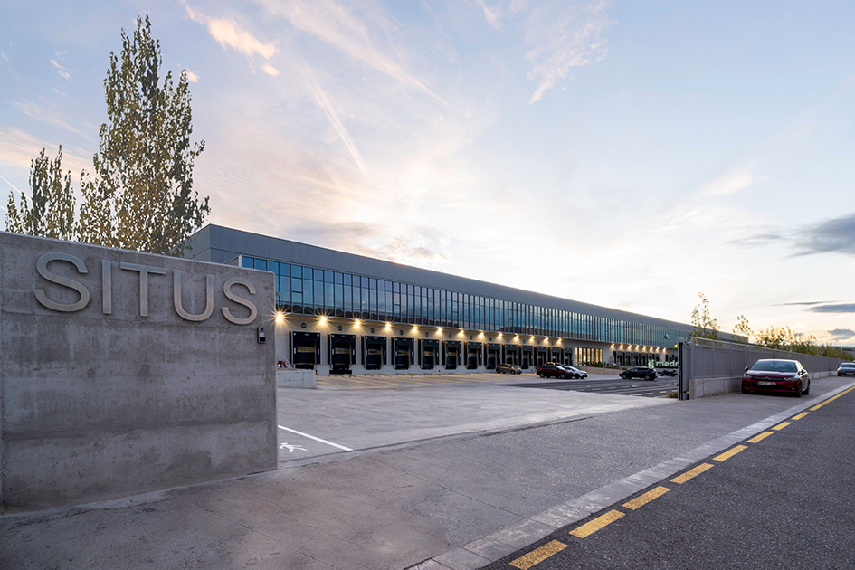 Nave logística oficinas Nederval Ribarroja Orts-Trullenque arquitectos