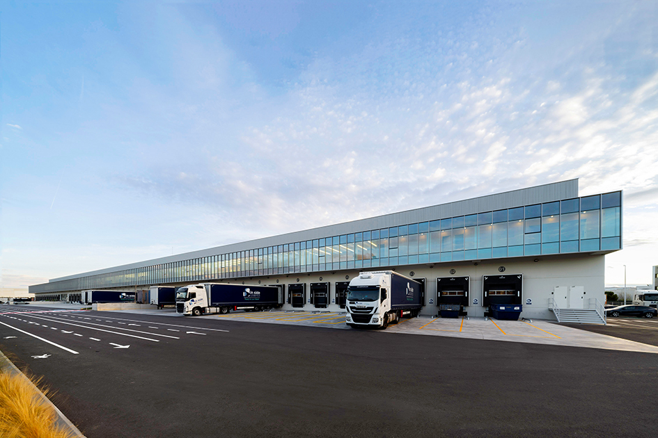 Nave logística oficinas Nederval Ribarroja Orts-Trullenque arquitectos