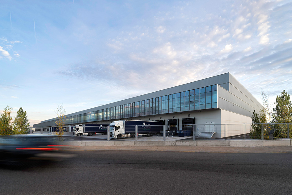 Nave logística oficinas Nederval Ribarroja Orts-Trullenque arquitectos