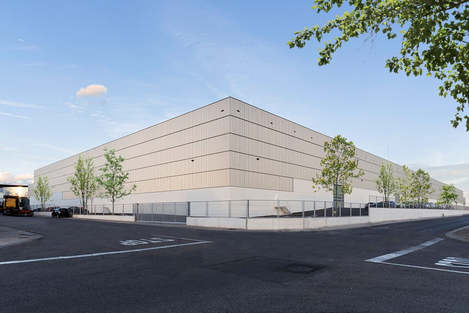 Nave logística oficinas Nederval Ribarroja Orts-Trullenque arquitectos