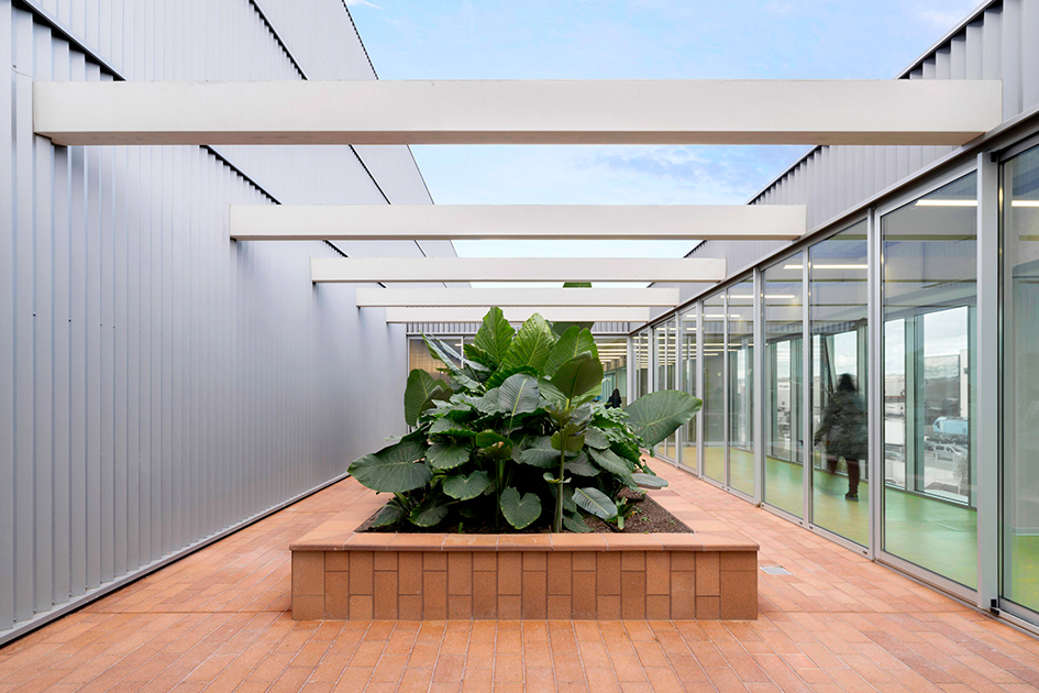 Nave logística oficinas Nederval Ribarroja Orts-Trullenque arquitectos