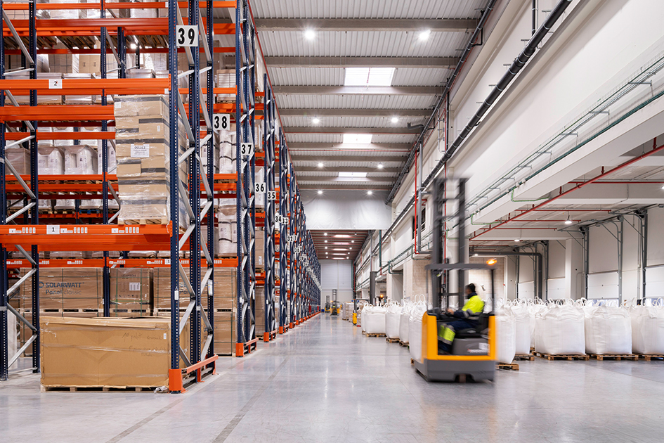 Nave logística oficinas Nederval Ribarroja Orts-Trullenque arquitectos